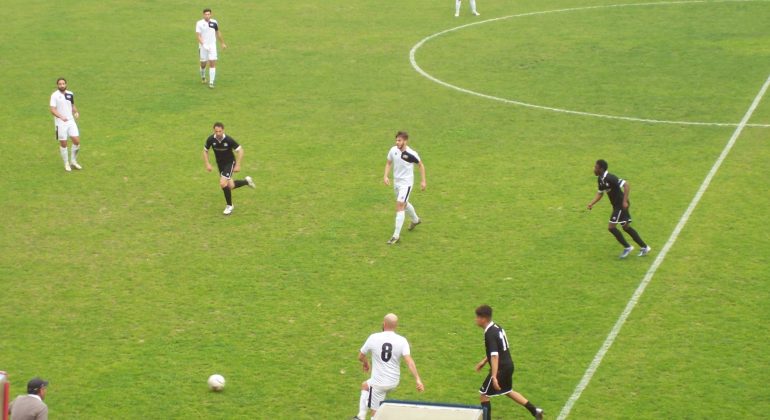Casale rischia grosso contro il Calcio Tortona: l’1-1 al Palli riapre il campionato Casale rischia grosso contro il Calcio Tortona: l’1-1 al Palli riapre il campionato