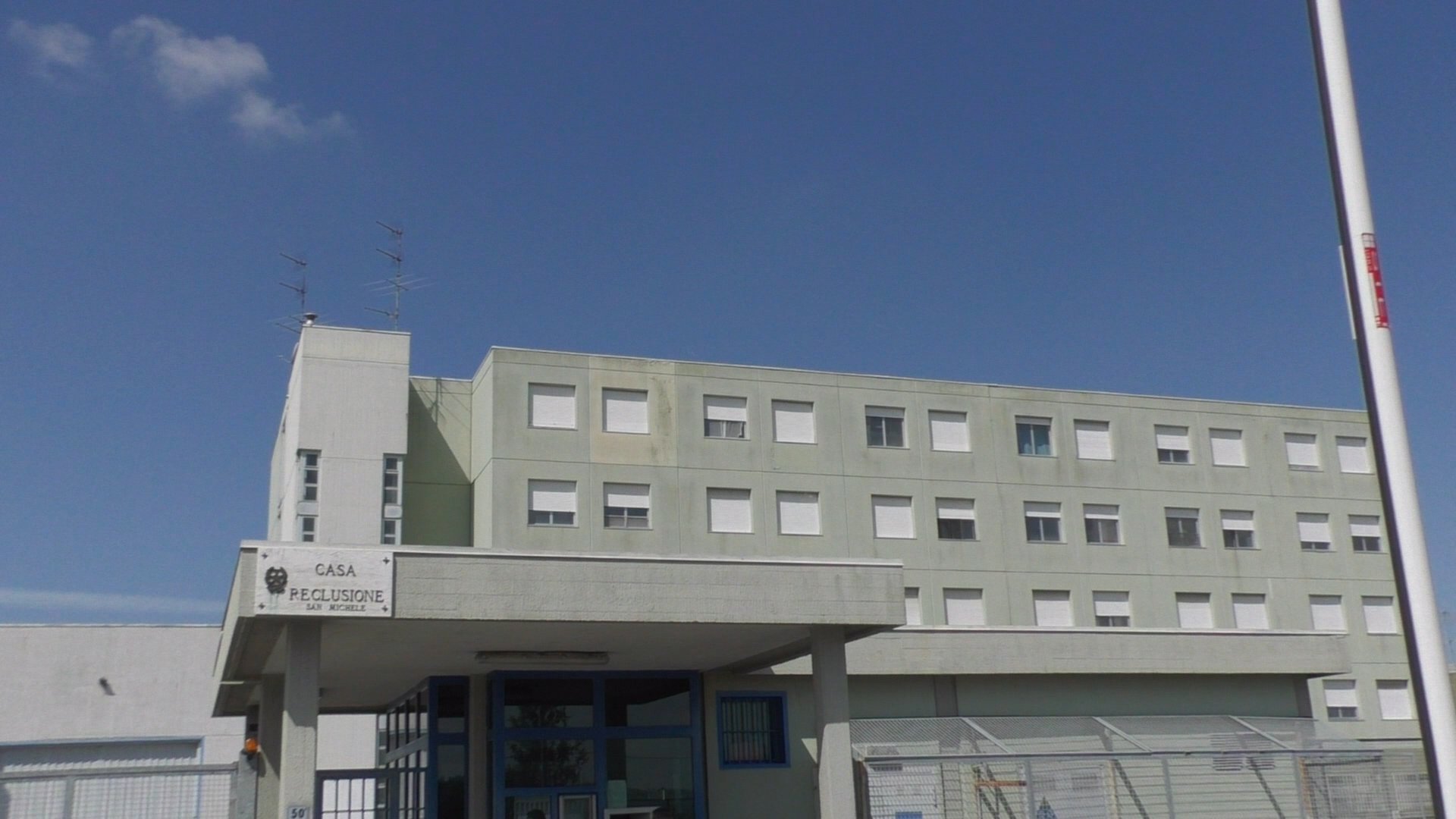Pochi agenti e troppi detenuti nel carcere di S. Michele: Polizia Penitenziaria ancora in stato di agitazione