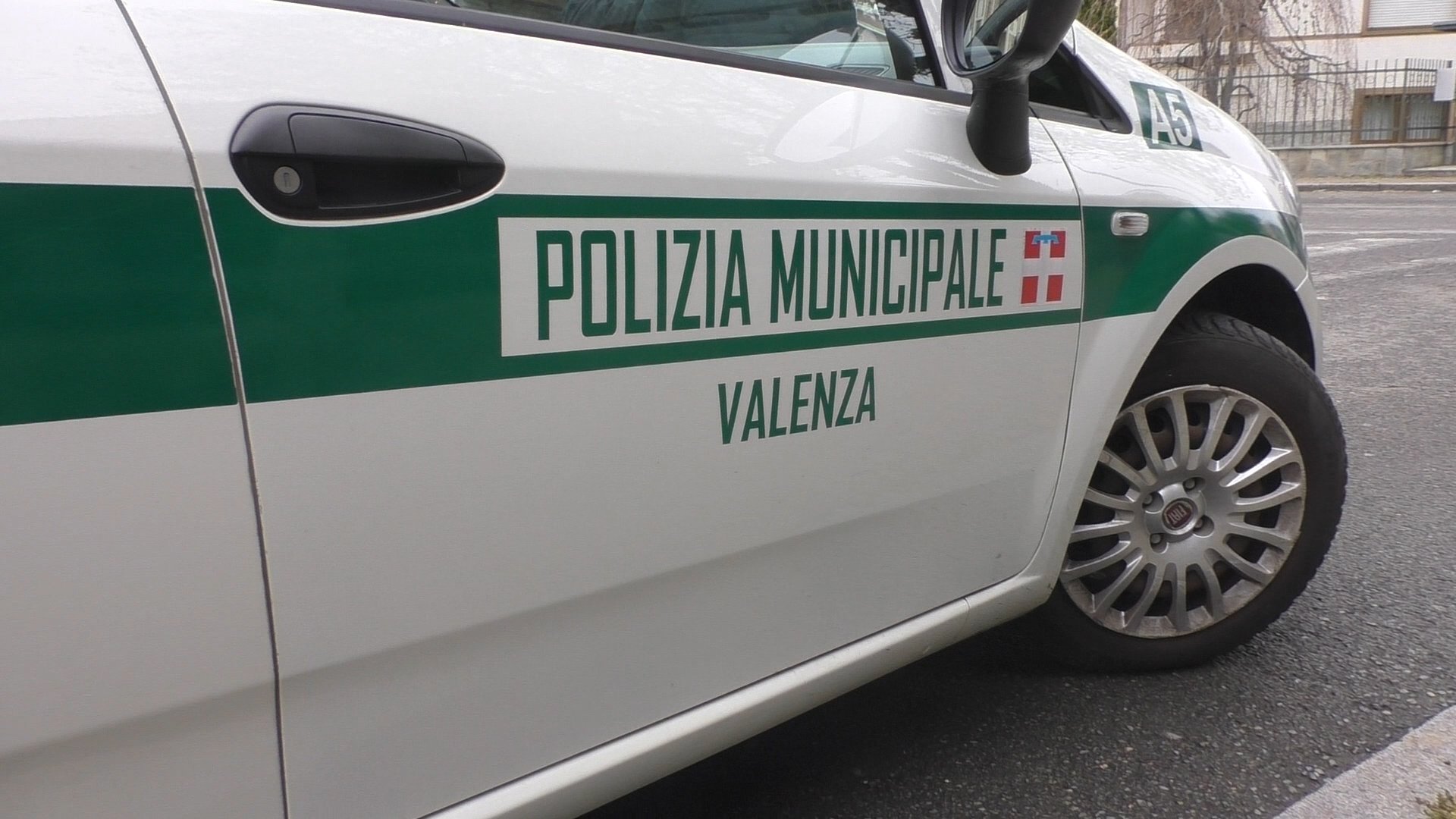 Incidente in viale Dante a Valenza, investita una coppia di anziani coniugi: l’uomo è in gravi condizioni