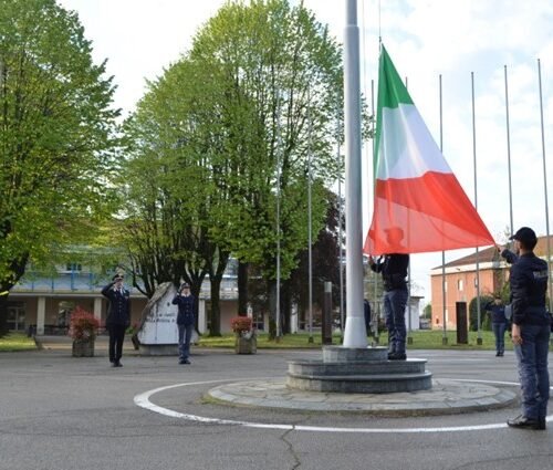 Alla Scuola di Polizia l’Alza bandiera per ricordare i Carabinieri morti nel Salernitano