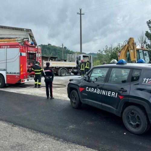 A fuoco un automezzo in sosta a Borghetto di Borbera: fiamme spente dai Vigili del Fuoco