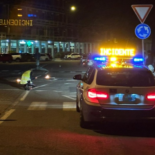 Incidente stanotte a Valenza tra un’auto e una moto: un ferito lieve