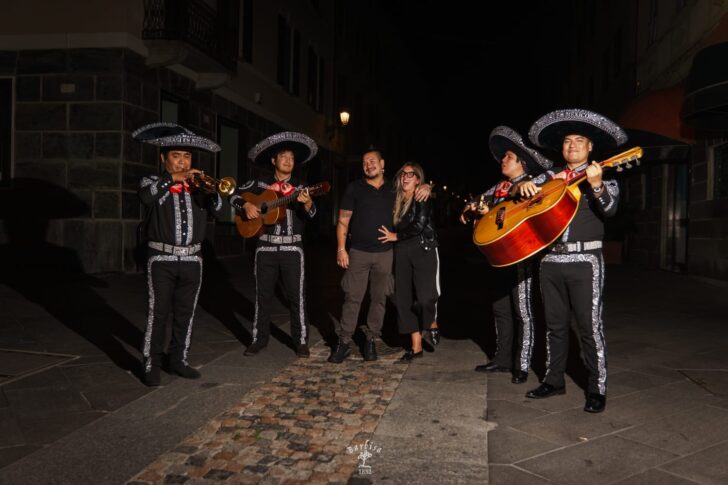 Serenata con i mariachi a Valenza: la romantica proposta di matrimonio di Christian alla fidanzata Nicoletta Serenata con i mariachi a Valenza: la romantica proposta di matrimonio di Christian alla fidanzata Nicoletta