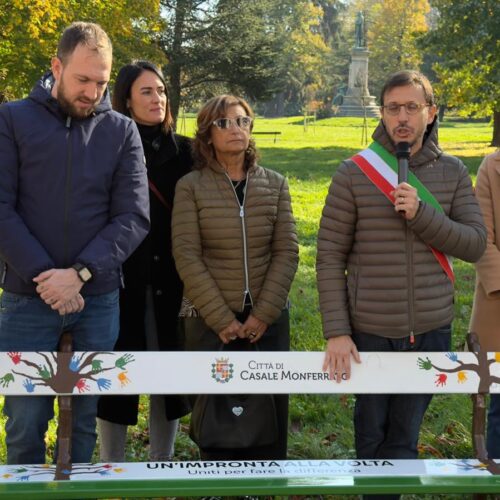 Con un’impronta alla volta le panchine, e Casale, sono più belle Con un’impronta alla volta le panchine, e Casale, sono più belle