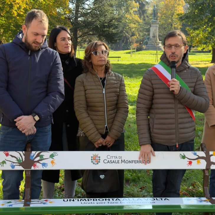 Con un’impronta alla volta le panchine, e Casale, sono più belle Con un’impronta alla volta le panchine, e Casale, sono più belle