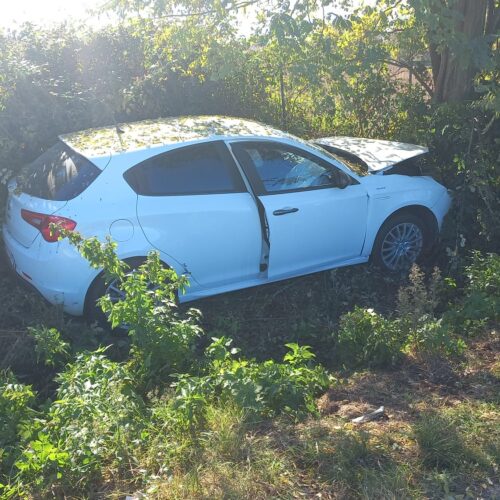 Auto fuori strada a San Giuliano: traffico bloccato Auto fuori strada a San Giuliano: traffico bloccato