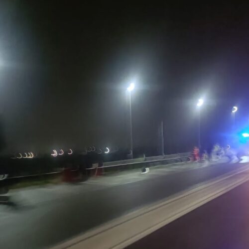 Auto fuori strada prima del casello di Alessandria Sud: una ragazza non in gravi condizioni Auto fuori strada prima del casello di Alessandria Sud: una ragazza non in gravi condizioni