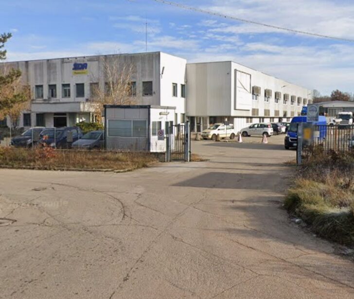 Sciopero dei dipendenti alla SDA di Quattordio contro il no dell’azienda al “giusto compenso economico” Sciopero dei dipendenti alla SDA di Quattordio contro il no dell’azienda al “giusto compenso economico”