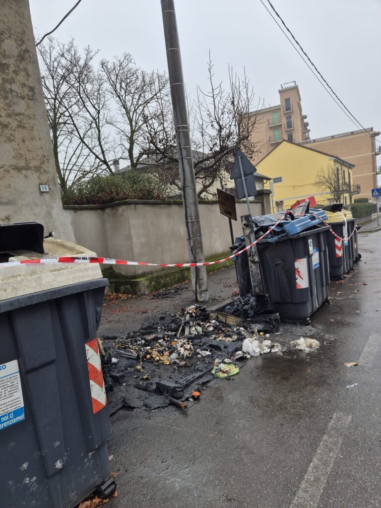 Cassonetti bruciati Alessandria