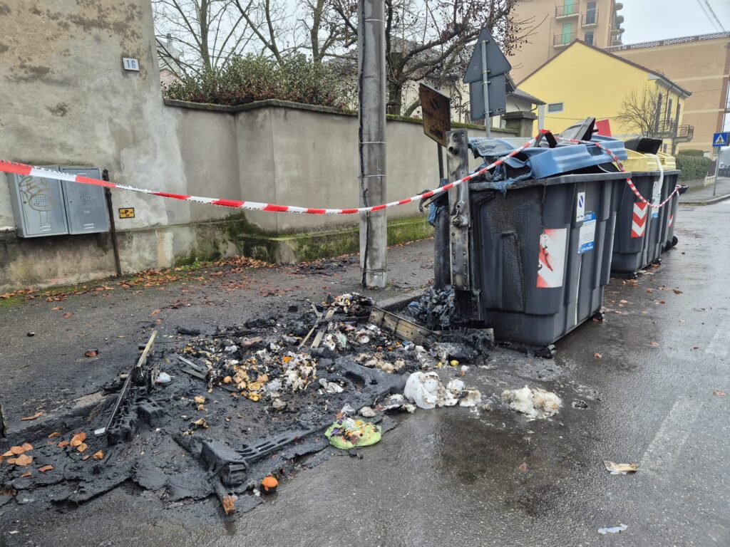 Cassonetti bruciati Alessandria
