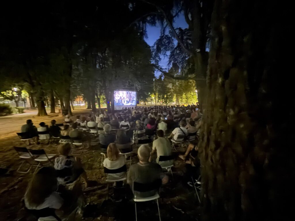 Cinema aperto giardini stazione