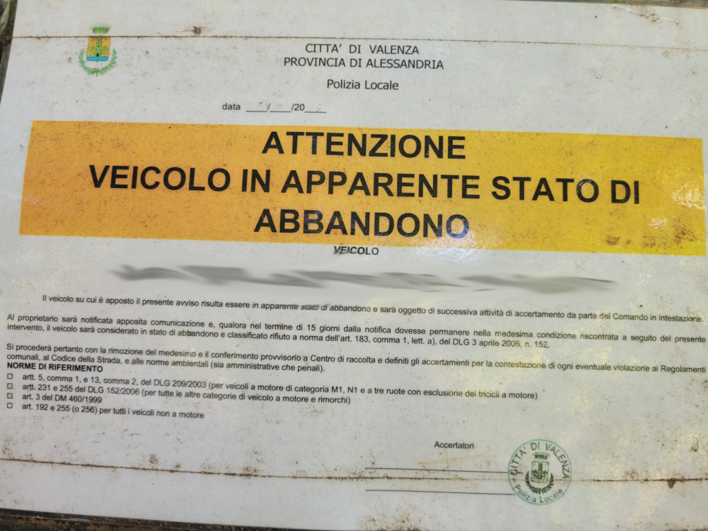 auto abbandonata valenza piazza giovanni xxiii