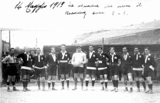 Undici eroi in maglia nera a braccia alzate contro gli inglese…era il Casale di 100 anni fa