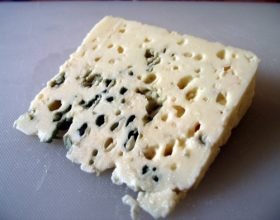 Allarme dal Ministero per e.coli nel formaggio Roquefort di Carrefour
