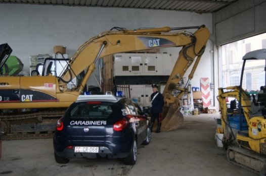 I carabinieri recuperano due escavatori pronti per essere piazzati all’estero