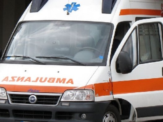 Esce di strada con la moto tra Valenza e Valmadonna: muore 68enne