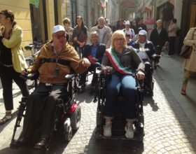Un giorno da persone con disabilità, per scoprire le tante insidie del centro di Alessandria