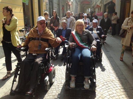 Un giorno da persone con disabilità, per scoprire le tante insidie del centro di Alessandria
