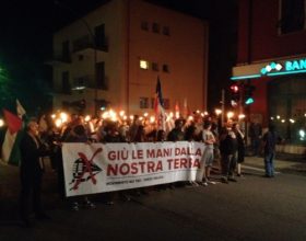 No Tav ancora in piazza: fiaccolata contro il Terzo Valico [FOTO]