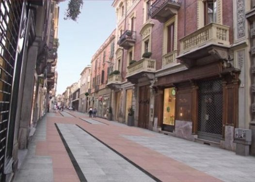 Shopping estivo ‘sottotono’ ad Alessandria: Confesercenti chiede parcheggi gratis per rilanciare le vendite