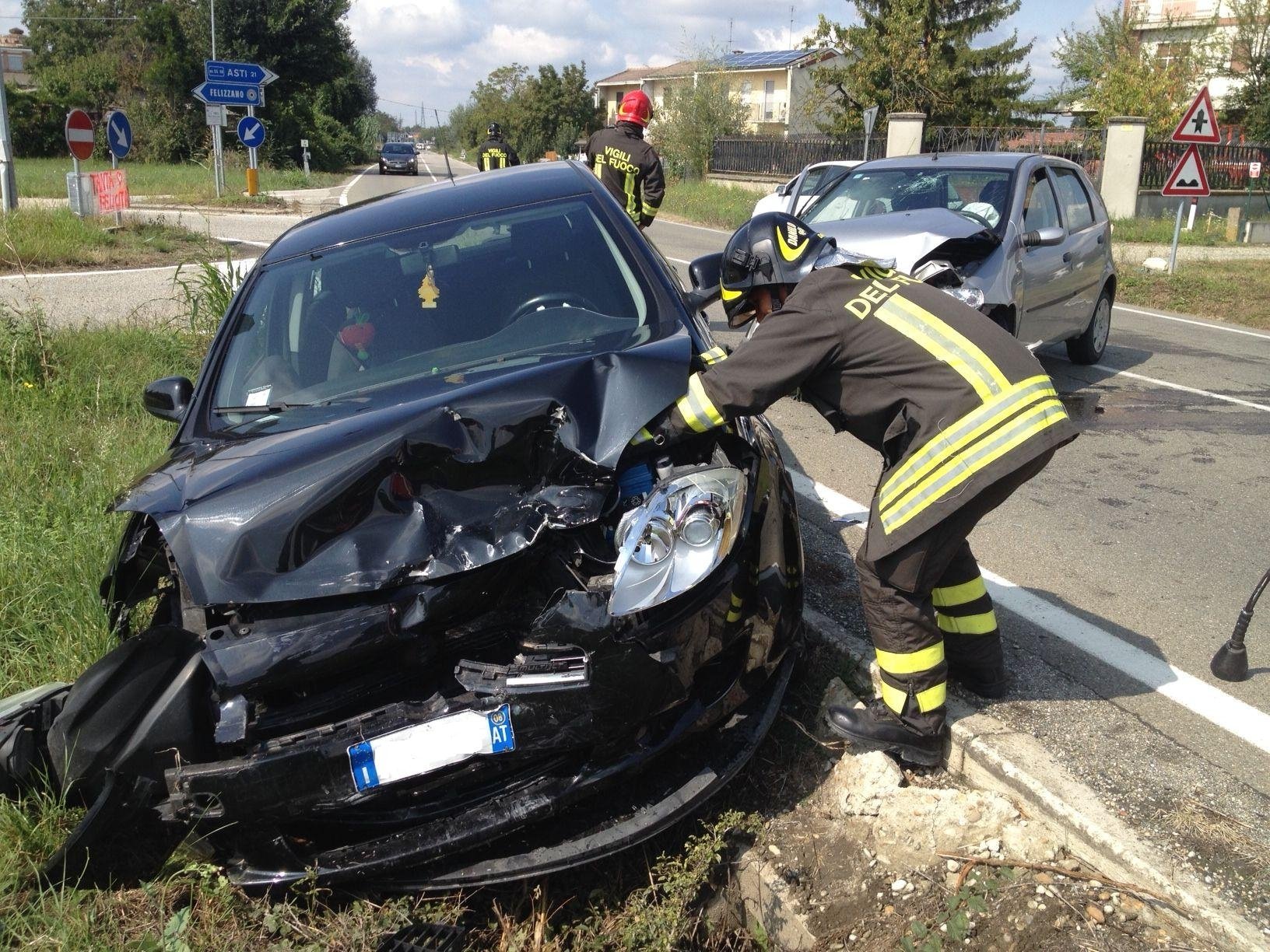 Due auto coinvolte in un incidente a Felizzano