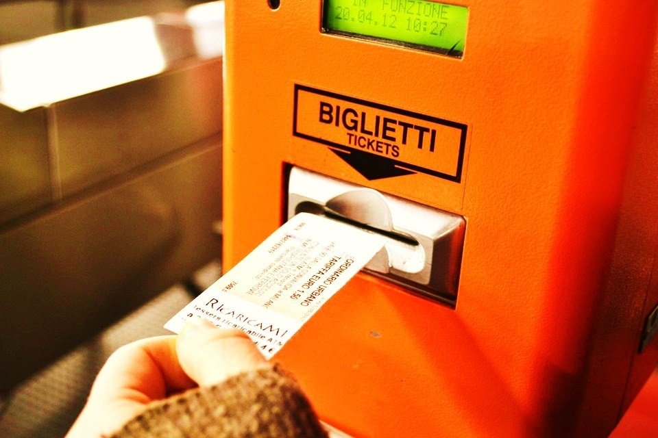 “Rispettate chi paga regolarmente i biglietti sui bus”. Cittadino esorta Atm a punire con maggiore forza chi fa il furbo