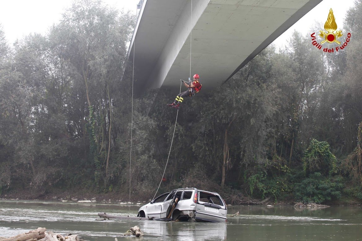 Vigili del Fuoco e Croce Rossa simulano incidente sul ponte Forlanini [FOTO]