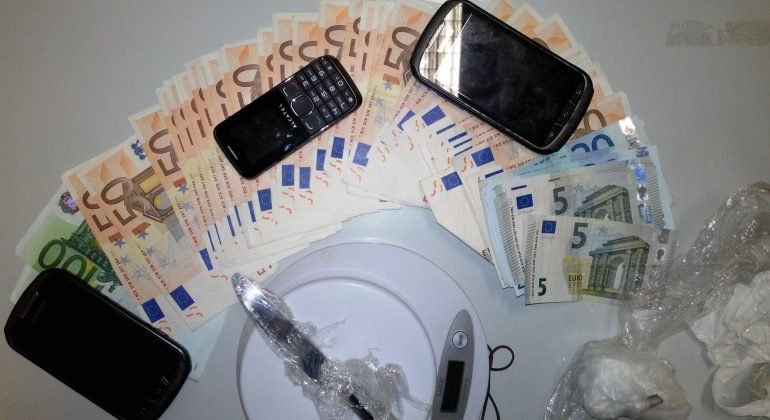 Arrestati tre giovani per spaccio di droga a Tortona