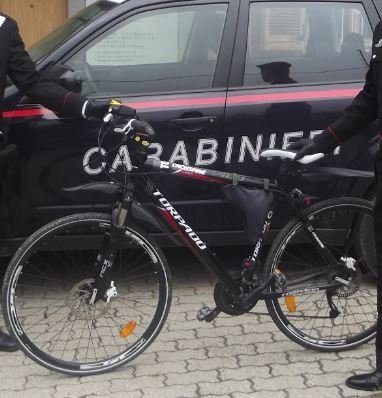 Denunciati due cittadini colombiani per il furto di una bici da corsa del valore di 1000 euro