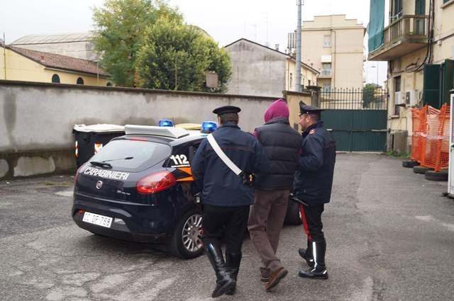 Ruba più di 500 euro di vestiti in due supermercati: arrestato dai Carabinieri