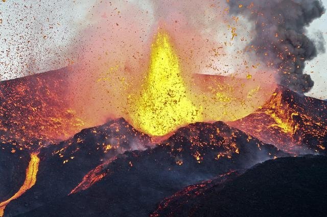 Eruzione di Pico do Fogo a Capo Verde [VIDEO]