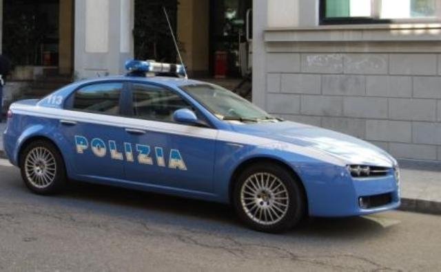 Controlli straordinari della Polizia ad Alessandria: 25 identificati, 15 auto controllate