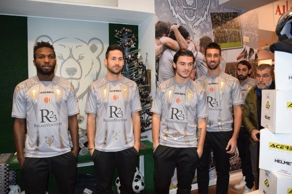 Alessandria: presentata la nuova maglia “natalizia” [FOTO]