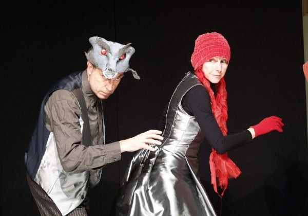 Spettacolo per famiglie al Teatro Sociale. In scena “Cappuccetto Rosso e il lupo solitario”