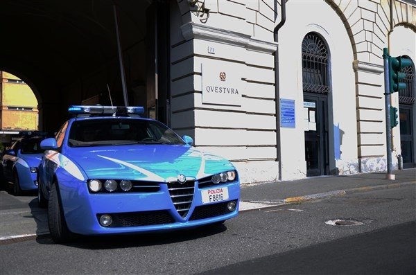 Invadono la proprietà della Croce Rossa Italiana: denunciati dalla Polizia e allontanati dal Territorio dello Stato