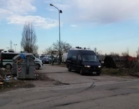 Maxi controllo al campo nomadi di Tortona: individuate due cittadine che dovevano essere in carcere