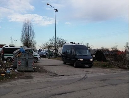 Maxi controllo al campo nomadi di Tortona: individuate due cittadine che dovevano essere in carcere