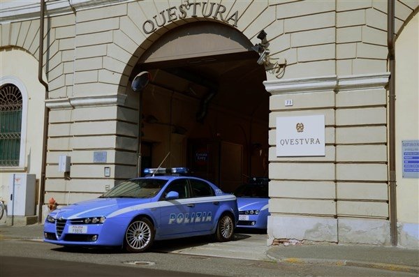 Uscito dal carcere di San Michele trova la Polizia ad attenderlo: allontanato dall’Italia pericoloso criminale