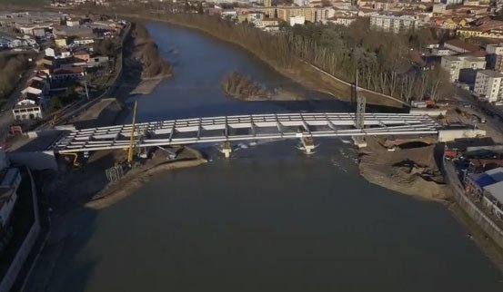 I nuovi passi avanti del ponte Meier visti dall’alto [VIDEO]