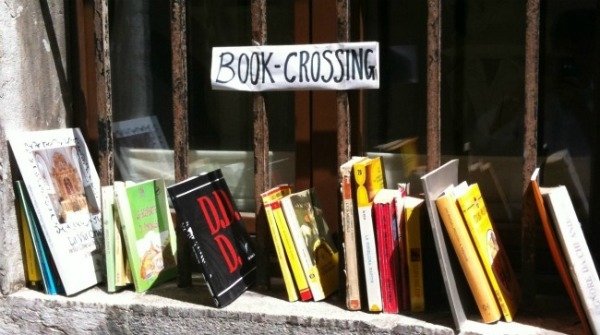“Bookasalecrossing”, il trionfo della lettura in libertà