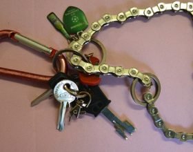 Ladri maldestri: perdono le chiavi e si fanno scoprire