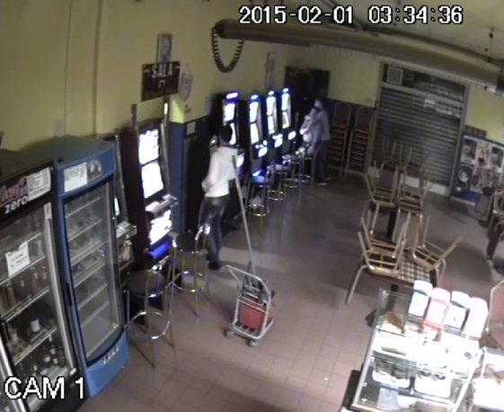 Il video della rapina al ‘Bocciodromo’ di Tortona [VIDEO]