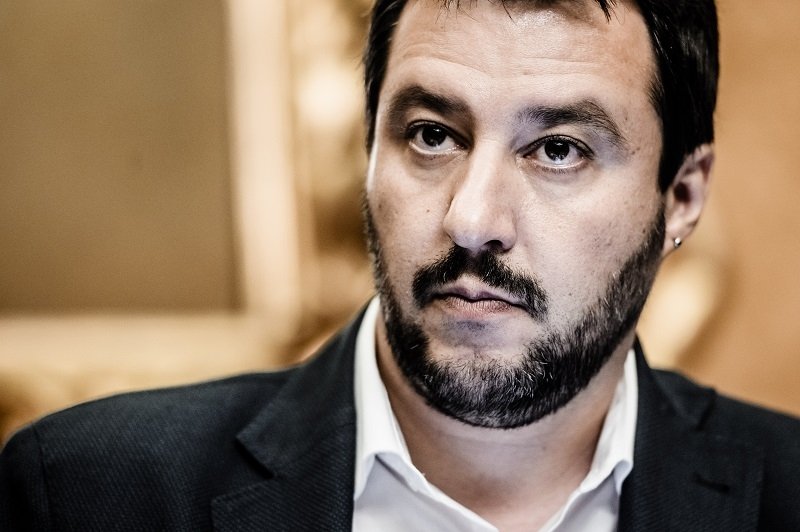 “Giusto radere al suolo i campi rom”. Il consigliere leghista Sarti concorda con Salvini
