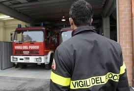 Tre squadre dei Vigili del Fuoco impegnate in un incendio a Castellazzo