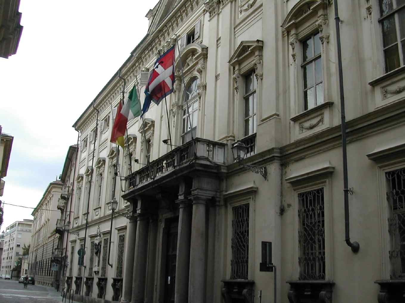 Demezzi sui conti di Palazzo San Giorgio: “Palazzetti acceleri gli interventi per l’amianto”