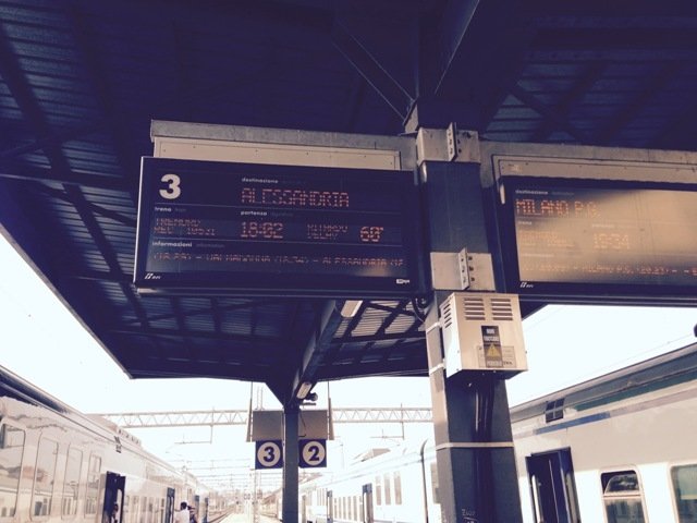 “Treni roventi, sporchi e spesso in ritardo”: lo sfogo di una pendolare valenzana diretta a Milano