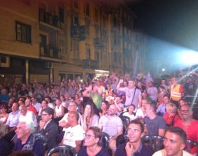 Delirio Alessandria in Piazza Marconi. Tifosi, presidente e giocatori uniti per vincere [VIDEO]