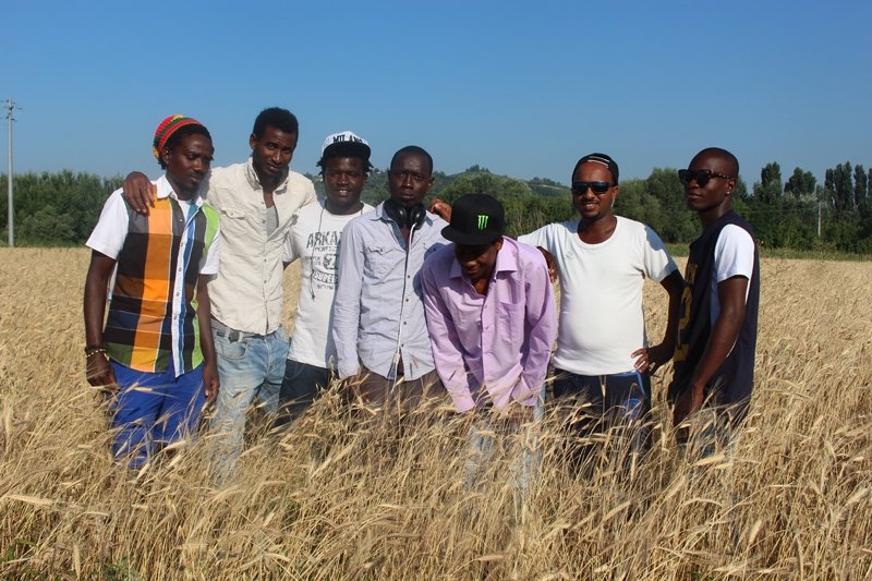 Migranti contadini tra le colline piemontesi per imparare e abbattere le diffidenze