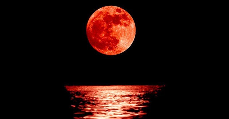 La notte della Superluna rosso sangue