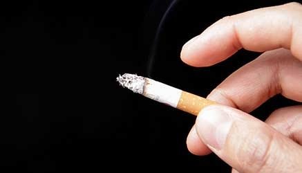 L’Itis “Volta” vieta le sigarette anche in cortile. Professori pronti a multare gli studenti trasgressorri